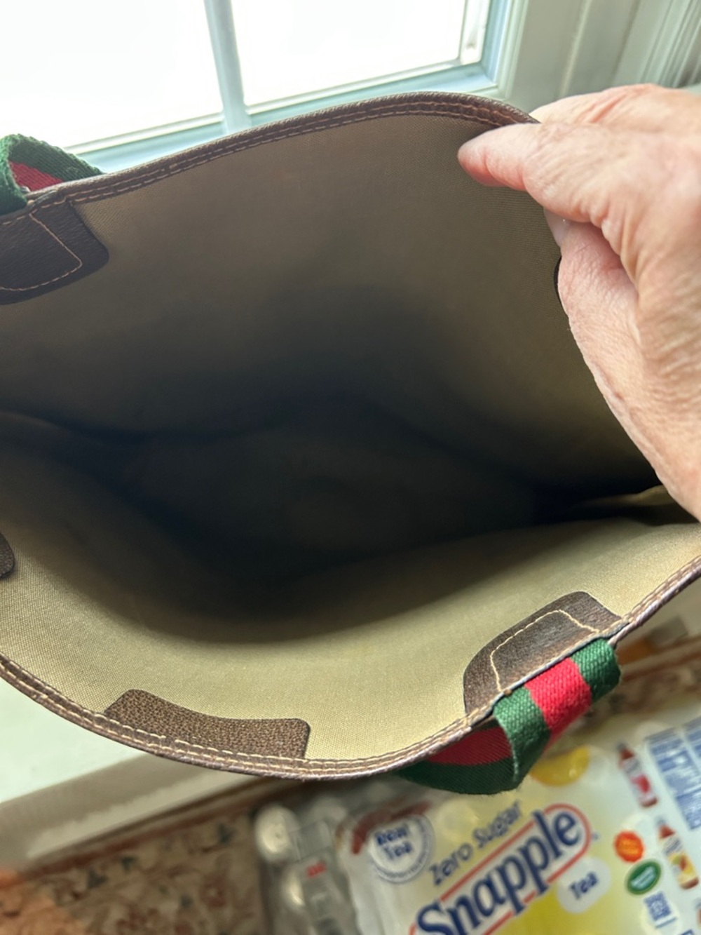 7005. Authentic Gucci Monogram Supreme Coated Canvas Tote w/ Green & Red Straps. - Picture 10 of 12